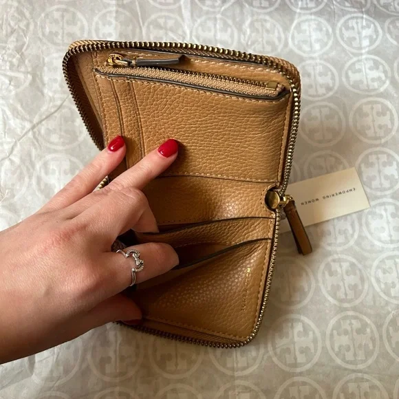Tory Burch Britten Medium Wallet Tiramisu Gold Tan Brown